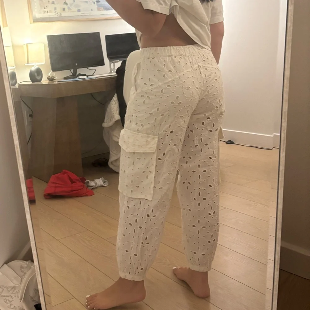 Zara Cream Eyelet Cargo Joggers